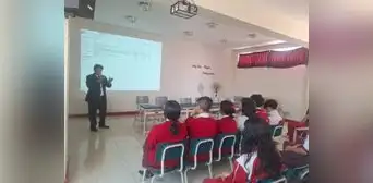 Más de 100 estudiantes participaron en charla educativa sobre los derechos y deberes de niños y adolescentes