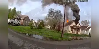 Policía rescata a bombero atrapado entre escombros tras explosión en Christopher, Illinois