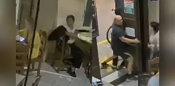 Mujeres roban cartera a extranjera en restaurante de Miraflores, pero son detenidas al intentar huir Mujeres roban cartera a extranjera en restaurante de Miraflores, pero son detenidas al intentar huir