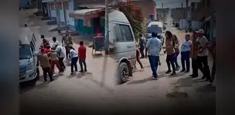 Ola de violencia no cesa: balean a chofer de combi frente a una iglesia en Lurín cuando iniciaba su ruta Ola de violencia no cesa: balean a chofer de combi frente a una iglesia en Lurín cuando iniciaba su ruta