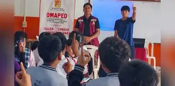 Escolares y docentes se capacitan en lengua de señas en Tacna