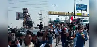 Con gritos y empujones: transportistas se enfrentan a la PNP durante paro en la Panamericana Norte