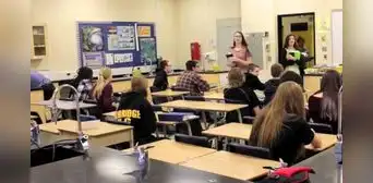 Aviso importante para inmigrantes en EEUU: Senado de este estado aprobó proyecto de ley que permitiría negarle la educación a extranjeros
