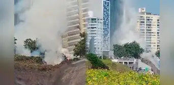 Incendio al lado de Larcomar, Miraflores: bomberos llevan más de una hora luchando contra el siniestro