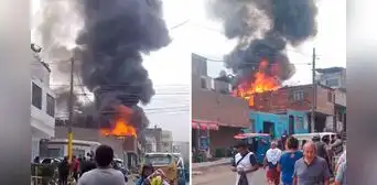 Voraz incendio en Comas consume vivienda de material noble: bomberos atienden la emergencia Voraz incendio en Comas consume vivienda de material noble: bomberos atienden la emergencia