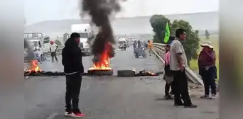 Retoman bloqueos en el Valle de Tambo en el marco del paro indefinido contra proyecto minero Tía María Retoman bloqueos en el Valle de Tambo en el marco del paro indefinido contra proyecto minero Tía María