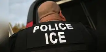 Gobernador de EEUU podría vetar proyecto de ley que exige a las autoridades locales colaborar con ICE en la detención de inmigrantes Gobernador de EEUU podría vetar proyecto de ley que exige a las autoridades locales colaborar con ICE en la detención de inmigrantes