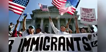 Gobierno de EEUU aprueba proyecto de ley que bloquea el voto para este grupo de inmigrantes