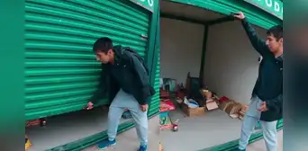 Joven peruano invirtió S/300 en comprar un conteiner secreto de remate en Chorrillos y se llevó fuerte decepción: "Al menos algo sacaremos"