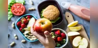 Loncheras saludables: el secreto para un mejor rendimiento académico y una buena alimentación Loncheras saludables: el secreto para un mejor rendimiento académico y una buena alimentación