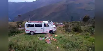 Tragedia en Puno: padre fallece y su hija queda herida en accidente de carretera Tragedia en Puno: padre fallece y su hija queda herida en accidente de carretera