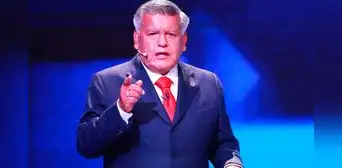 César Acuña protagoniza nuevo momento viral con peculiar frase: "La única forma de hacer amigos es la amistad” César Acuña protagoniza nuevo momento viral con peculiar frase: "La única forma de hacer amigos es la amistad”