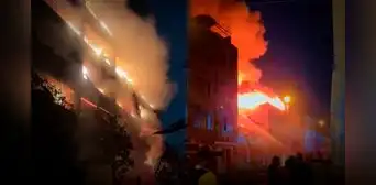 Incendio de gran magnitud consume edificio en Barrios Altos: más de 30 unidades atienden la emergencia
