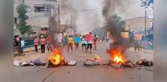 Iquitos: padres de familia bloquean avenida por inundación y colapso de desagües en colegio Iquitos: padres de familia bloquean avenida por inundación y colapso de desagües en colegio