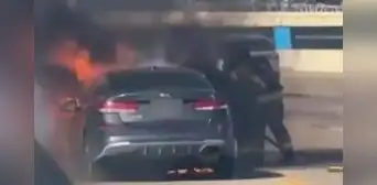 Mujer casi es deportada tras llamar al 911 por incendio de su carro en Houston: ICE la detuvo por su estatus migratorio