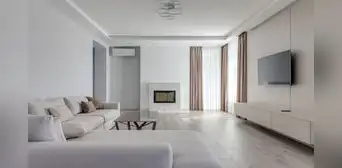 ¿Tu casa se siente pequeña? Trucos con pisos y paredes para que tus espacios se vean más amplios sin necesidad de reformas