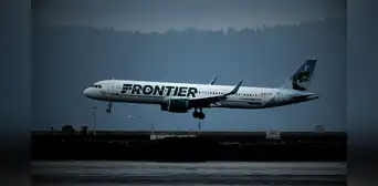 Pánico en avión de Frontier tras aterrizaje forzoso en aeropuerto de Puerto Rico: hubo fuerte impacto en pista