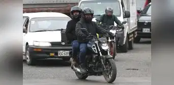 Motociclistas rechazan prohibición de dos personas en moto: “A los delincuentes no les importa ser multados” Motociclistas rechazan prohibición de dos personas en moto: “A los delincuentes no les importa ser multados”