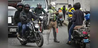Conoce en qué casos los motociclistas podrán circular con dos acompañantes en Lima y Callao a pesar de la prohibición por el estado de emergencia Conoce en qué casos los motociclistas podrán circular con dos acompañantes en Lima y Callao a pesar de la prohibición por el estado de emergencia