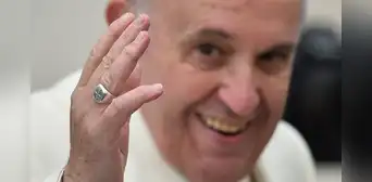¿Por qué se destruye el anillo del pescador tras la muerte del papa Francisco? el significado de esta tradición vaticana