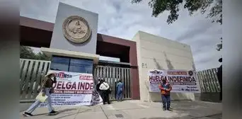 Huelga indefinida en la UNSA deja sin clases a 25.000 estudiantes: docentes exigen bono y nombramientos pendientes en Arequipa Huelga indefinida en la UNSA deja sin clases a 25.000 estudiantes: docentes exigen bono y nombramientos pendientes en Arequipa