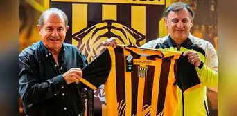 Carlos Bustos no volverá al Perú: excampeón con Alianza Lima fue presentado por The Strongest de Bolivia