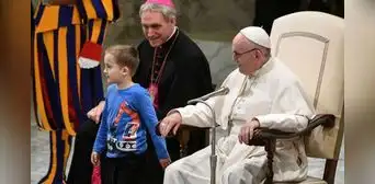 El emotivo gesto que tuvo el papa Francisco con un niño con autismo: “Si quiere jugar acá, déjalo”