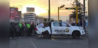 Patrullero con detenido a bordo choca con taxi y deja un herido tras fuerte accidente en Tacna Patrullero con detenido a bordo choca con taxi y deja un herido tras fuerte accidente en Tacna