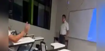 Profesor peruano discrimina a alumno por su forma de vestir, pero sus compañeros lo defienden: docente fue denunciado Profesor peruano discrimina a alumno por su forma de vestir, pero sus compañeros lo defienden: docente fue denunciado