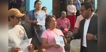 Vecinos del Rímac no tienen agua hace un mes, pero recibos les siguen llegando: "Abres tu caño y lo único que sale es aire" Vecinos del Rímac no tienen agua hace un mes, pero recibos les siguen llegando: "Abres tu caño y lo único que sale es aire"