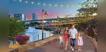 Esta ciudad de Texas es la más feliz de EEUU, según estudio reciente: tiene una tasa alta de matrimonio