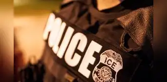 Mujer de 52 años se viste de agente ICE y falsifica credencial para atrapar a esposa de exnovio: enfrentará cargos por secuestro Mujer de 52 años se viste de agente ICE y falsifica credencial para atrapar a esposa de exnovio: enfrentará cargos por secuestro