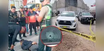 Hombre se lanza de auto para escapar de secuestro y se desata feroz balacera con la PNP en Villa El Salvador Hombre se lanza de auto para escapar de secuestro y se desata feroz balacera con la PNP en Villa El Salvador