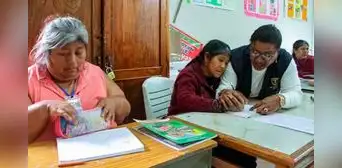Perú solo logró reducir en menos de 3% la tasa de analfabetismo en los últimos 15 años Perú solo logró reducir en menos de 3% la tasa de analfabetismo en los últimos 15 años