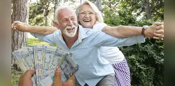 Adultos mayores de 65 años en Perú podrán cobrar aumento de beneficio económico con esta única condición en 2025 Adultos mayores de 65 años en Perú podrán cobrar aumento de beneficio económico con esta única condición en 2025