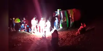 Arequipa: bus se vuelca y deja 21 pasajeros heridos en la vía Panamericana Sur Arequipa: bus se vuelca y deja 21 pasajeros heridos en la vía Panamericana Sur