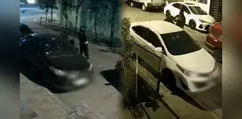 Delincuentes armados salen huyendo tras ser descubiertos por vecinos robando autopartes en Cercado de Lima Delincuentes armados salen huyendo tras ser descubiertos por vecinos robando autopartes en Cercado de Lima