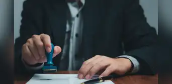 Buenas noticias para inmigrantes en EEUU: nuevo proyecto de ley protegería a extranjeros de fraudes notariales en este estado