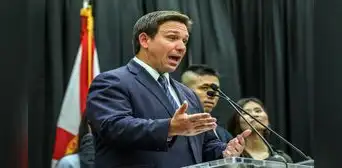 Ron DeSantis desata polémica por atacar a los inmigrantes en conferencia de prensa: "Nunca debieron estar en EEUU"