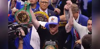 'Canelo' Álvarez derrota a William Scull y se corona como campeón supermediano indiscutible 'Canelo' Álvarez derrota a William Scull y se corona como campeón supermediano indiscutible