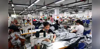 Vietnam en la mira de Trump: cómo los nuevos aranceles de EE.UU. amenazan miles de empleos y el crecimiento económico, según NYT Vietnam en la mira de Trump: cómo los nuevos aranceles de EE.UU. amenazan miles de empleos y el crecimiento económico, según NYT