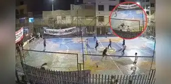 Disparan a hombre en cancha de fútbol y lo dejan herido en Cercado de Lima: cámaras captaron todo Disparan a hombre en cancha de fútbol y lo dejan herido en Cercado de Lima: cámaras captaron todo