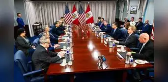 Pete Hegseth dice a canciller Schialer que EEUU y Perú deben "disuadir con firmeza las amenazas potenciales de China en el hemisferio" Pete Hegseth dice a canciller Schialer que EEUU y Perú deben "disuadir con firmeza las amenazas potenciales de China en el hemisferio"