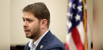 Aviso para inmigrantes en EEUU: senador demócrata ofrece visa de trabajo en respuesta a la oferta de US$1000 por autodeportarse de Trump Aviso para inmigrantes en EEUU: senador demócrata ofrece visa de trabajo en respuesta a la oferta de US$1000 por autodeportarse de Trump