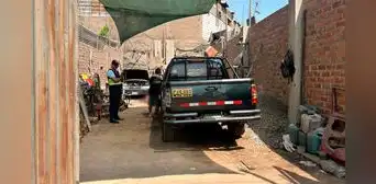 Mecánico muere aplastado por su propio auto cuando lo reparaba en su taller de Santa Anita