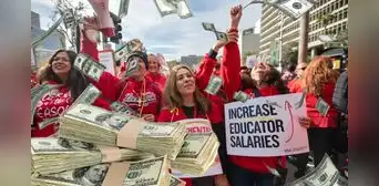 California se prepara para un aumento salarial: trabajadores de los Ángeles gozarán de un nuevo sueldo en 2025