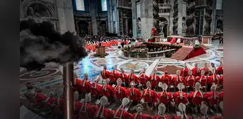Cónclave se extiende: humo negro confirma que aún no hay nuevo Papa en el Vaticano