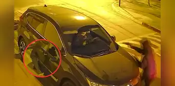 Cámaras captan violento asalto a conductor que se encontraba dentro de su vehículo en Surco Cámaras captan violento asalto a conductor que se encontraba dentro de su vehículo en Surco