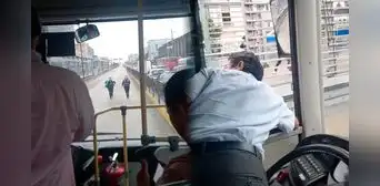 Bus del Metropolitano queda varado en av. Alfonso Ugarte: pasajeros reportaron demoras para ser auxiliados Bus del Metropolitano queda varado en av. Alfonso Ugarte: pasajeros reportaron demoras para ser auxiliados