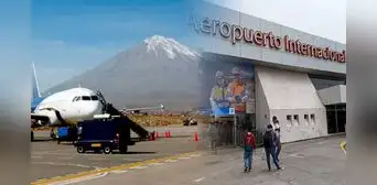 Cancelan cuatro vuelos en aeropuerto de Arequipa tras amenaza de bomba que generó alarma total Cancelan cuatro vuelos en aeropuerto de Arequipa tras amenaza de bomba que generó alarma total